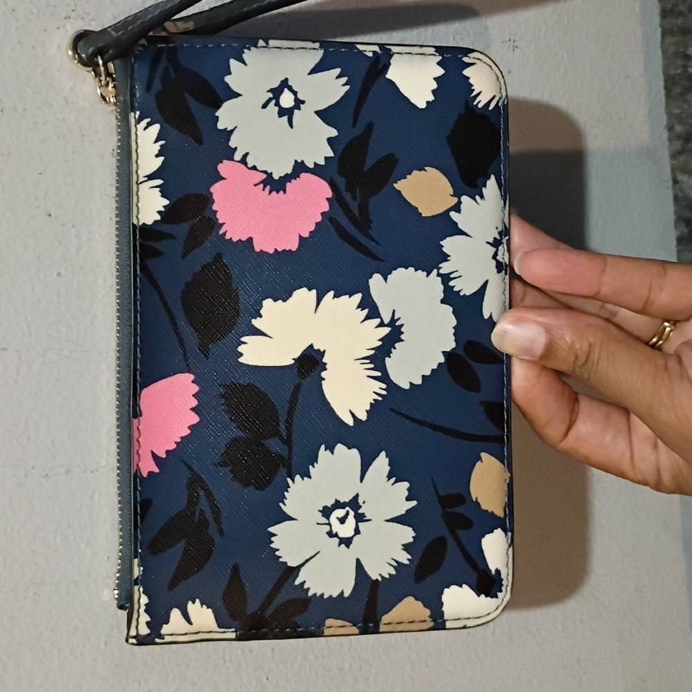 Kate Spade, NWOT, Women's, Floral Wristlet/ Clutch, Zipper Closure, Color Blue - Picture 3 of 5